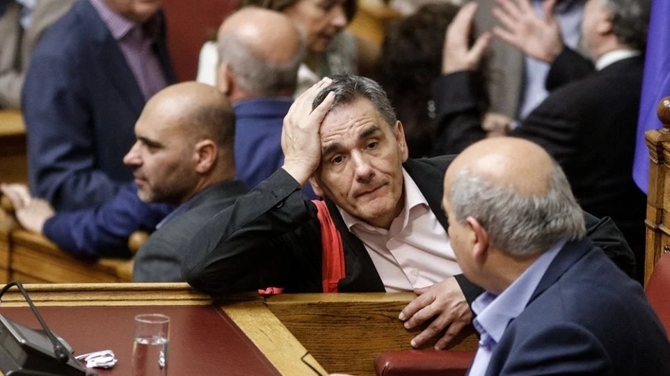 Μπάχαλο με την ψήφιση του πολυνομοσχεδίου: 20 βουλευτές του ΣΥΡΙΖΑ δεν ψήφισαν 4 άρθρα λόγω τεχνικού λάθους!